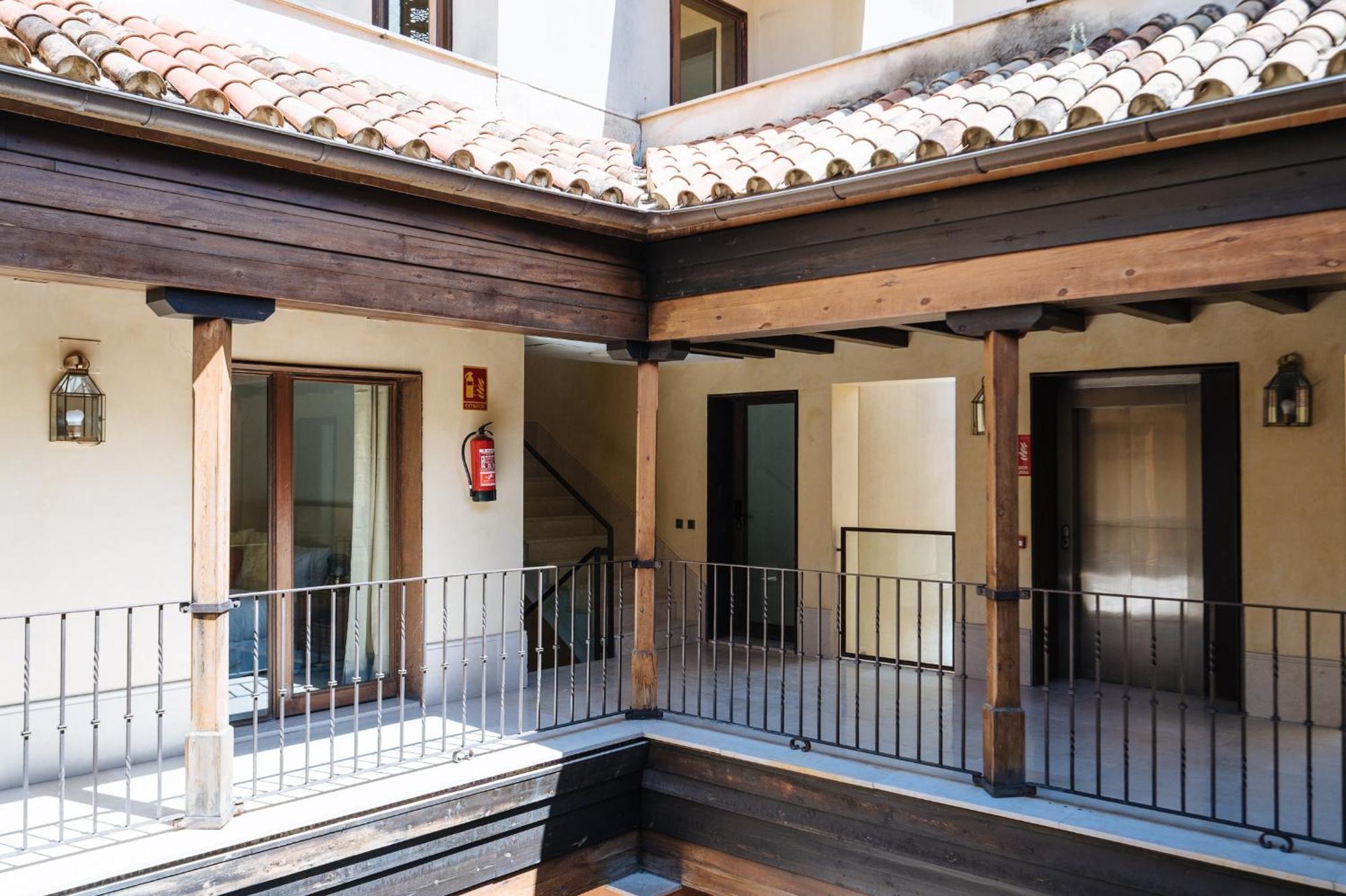 Apartamentos La Vistosona Seville Exterior photo