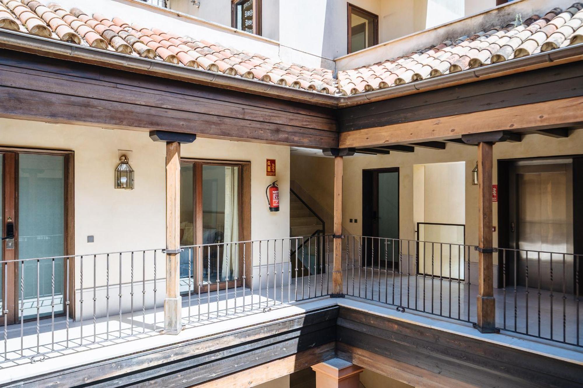 Apartamentos La Vistosona Seville Exterior photo