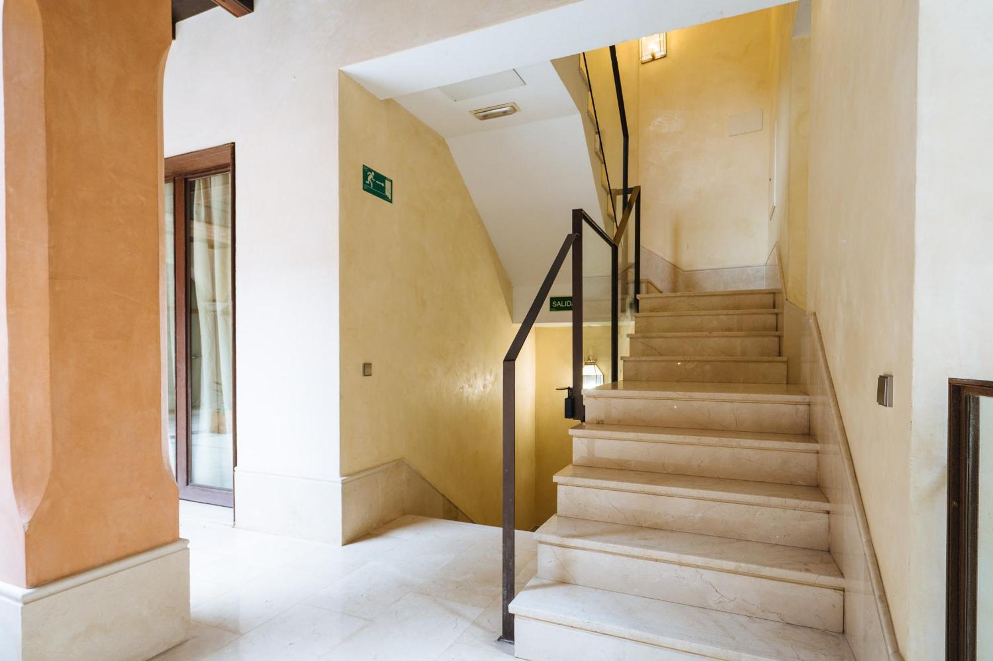 Apartamentos La Vistosona Seville Exterior photo